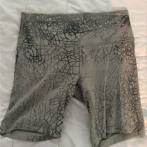 Lululemon Athletica Gray Crackle Pattern Bike Shorts